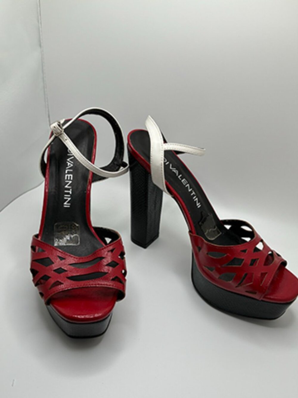Elegant size 7 platform sandals